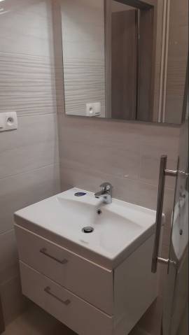  SENEC - CENTRUM - HOLLÉHO ULICA - ZARIADENÝ 1-izbový BYT