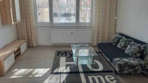  SENEC: ZARIADENÝ 1-izbový byt s loggiou v CENTRE mesta