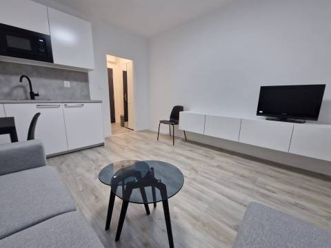  PRENÁJOM: kompletne zrekonštruovaná garzónka v RUŽINOVE 