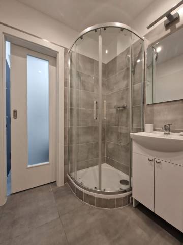  RUŽINOV: kompletne zrekonštruovaná a zariadená garzónka.