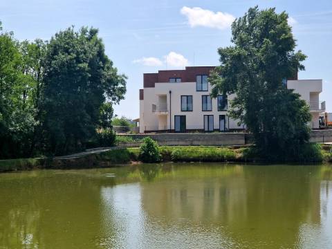   SENEC: NA PREDAJ - SKOLAUDOVANÉ POSLEDNÉ DVA VOĽNÉ BYTY !