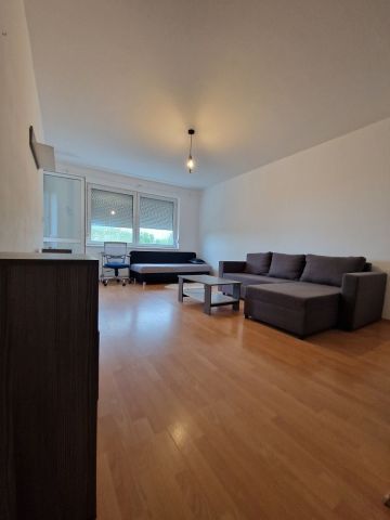  BRATISLAVA-RUŽINOV: Na prenájom priestranný byt s parkovaním.