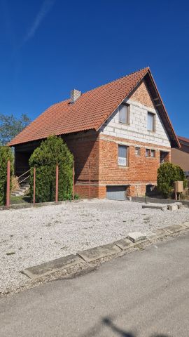  4-izb. dom v obci Moravský Svätý Ján blízko českých a rakúskych hraníc