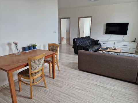  PRENÁJOM - 3izbový byt s parkovaním na Šamorínskej ulici v Senci 