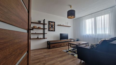  GALANTA: Prenájom - 2izbový zrekonštruovaný byt